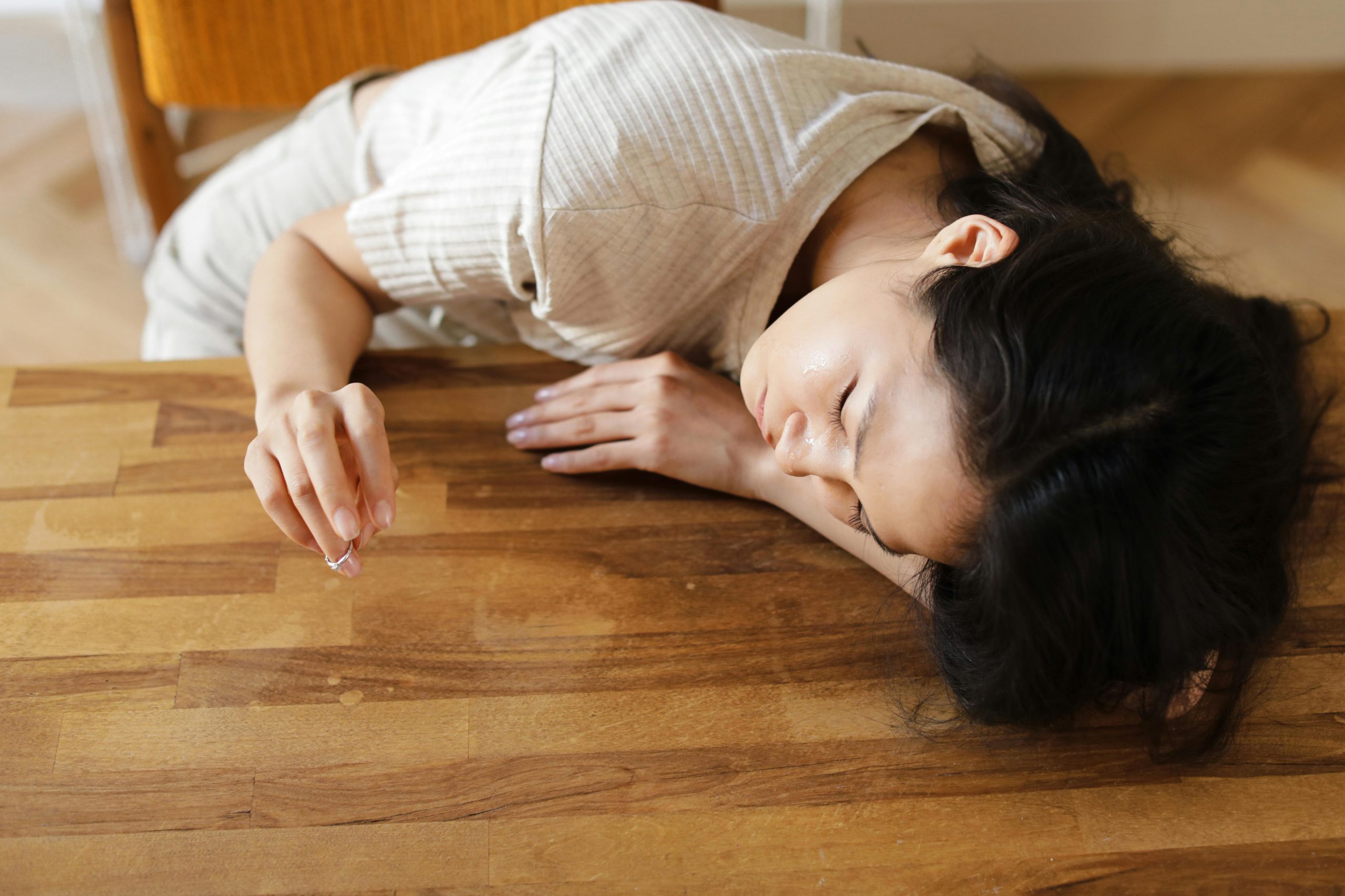 Phạt tù đến 03 năm đối với hành vi ngoại tình của vợ chồng - Ký sự luật sư